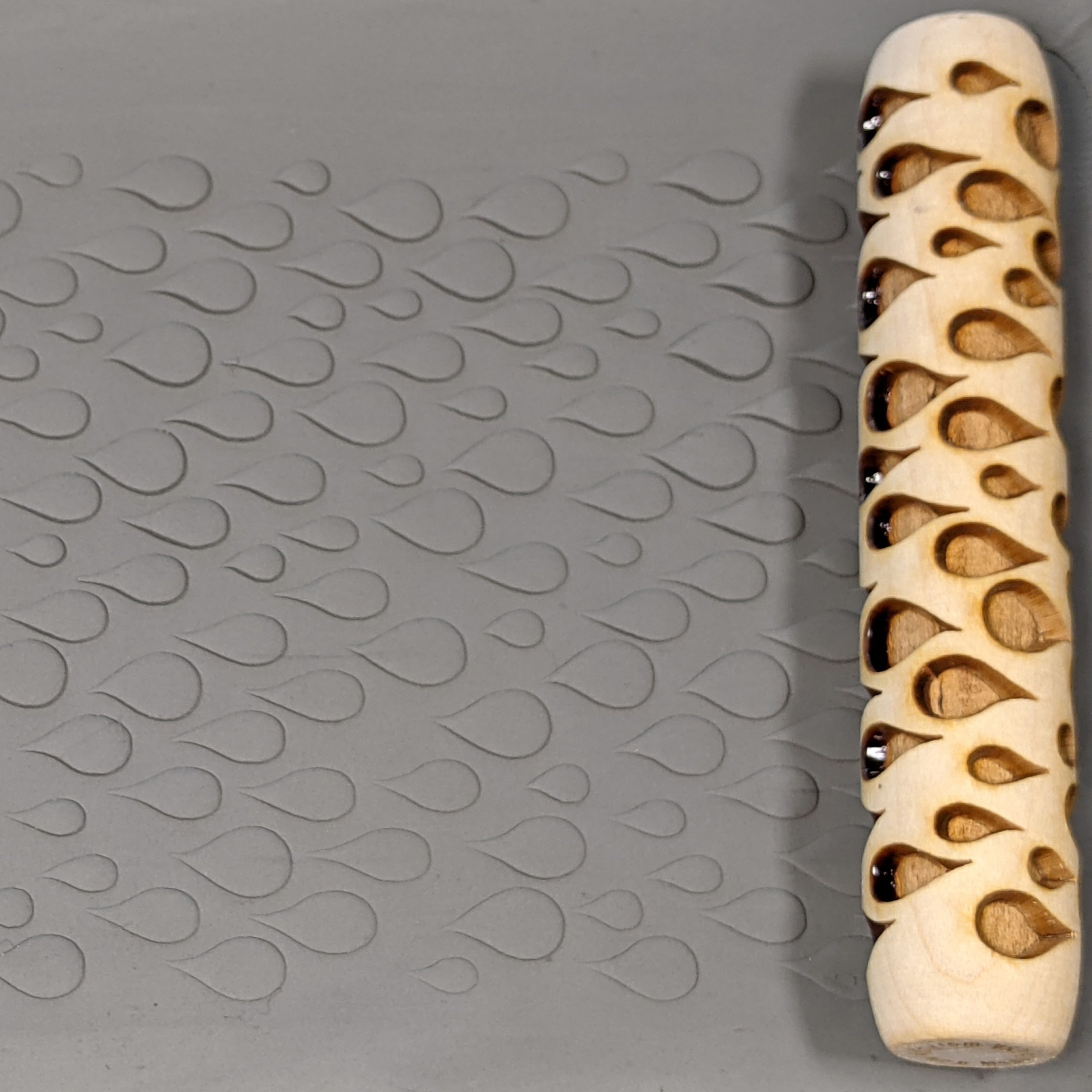Socwell SD2075 Hand Roller - Water Drops | Clay King
