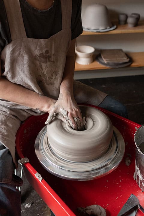 Skutt Classic Pottery Wheel in Bold Red with Built-In Splash Pan - Image 3