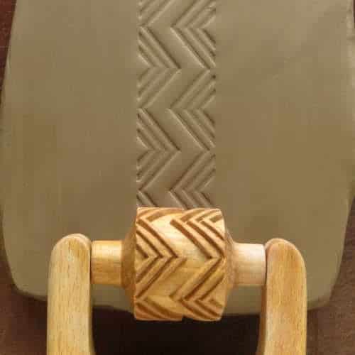 MKM RM-007 Medium Handle Roller - Double Zag