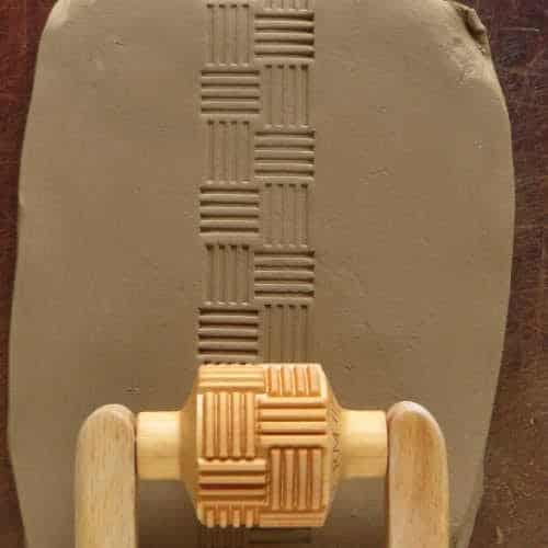 MKM RM-014 Medium Handle Roller - Basket Weave 1